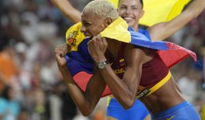 Venezolana Yulimar Rojas consigue 4to título mundial de salto triple
