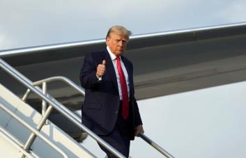 Trump llega a cárcel de Atlanta para entregarse por cargos de intentar revertir su derrota electoral