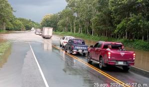 Dos carreteras y un puente afectados; 29 comunidades están incomunicadas por tormenta Franklin