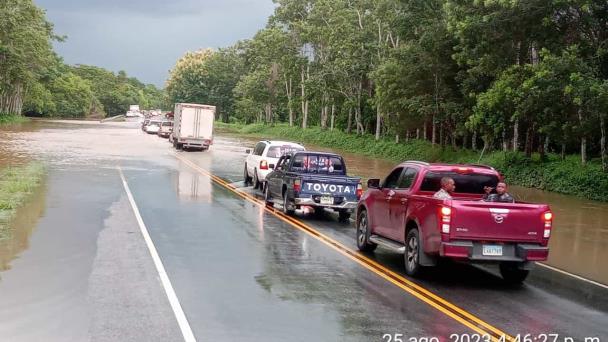 Dos carreteras y un puente afectados; 29 comunidades están incomunicadas por tormenta Franklin