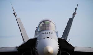 Un avión de combate se estrella cerca de una base militar en San Diego