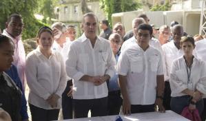 Presidente Abinader supervisa trabajos en cañada Las 800 de Los Ríos