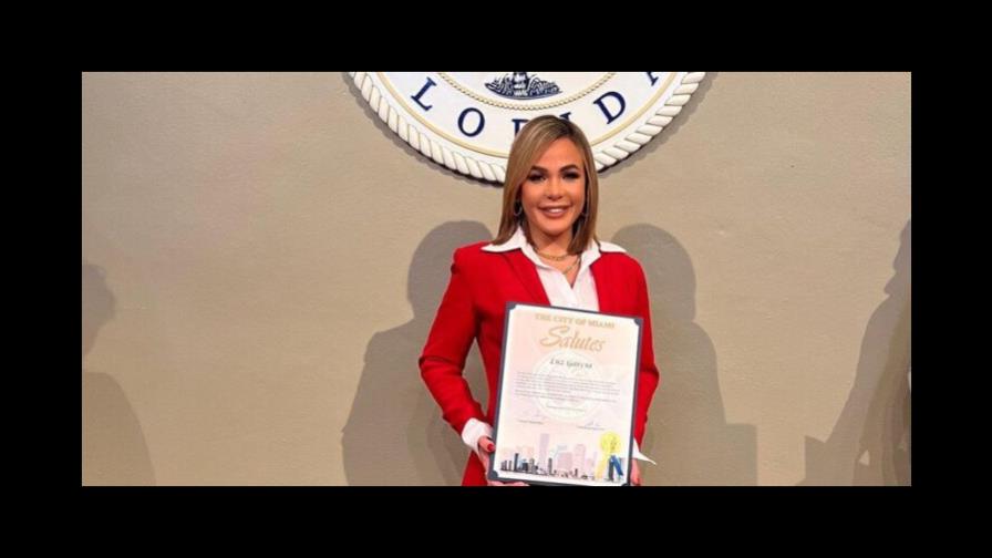 Luz García recibe el reconocimiento “Mujeres exitosas de alto nivel” en Miami