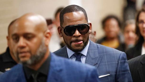 Orden judicial obliga a Universal Music Group a pagar indemnizaciones por caso R. Kelly