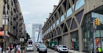 Niño de cinco años abre la puerta a la policía y agentes encuentran a su madre muerta en Washington Heights