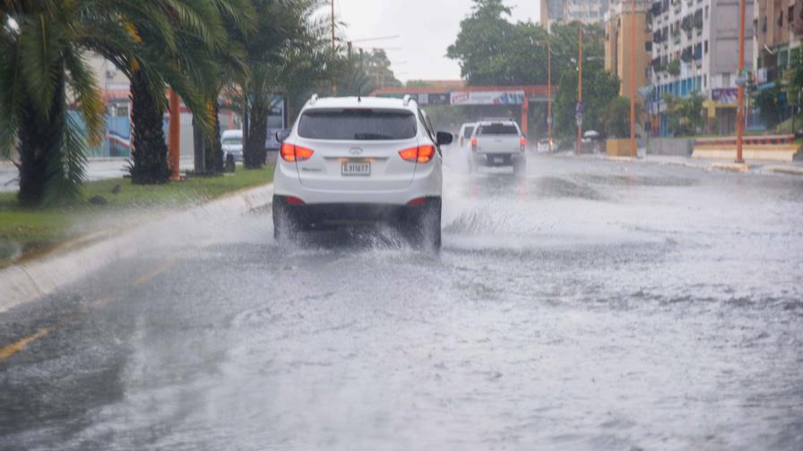 Frente frío se mueve sobre la República Dominicana produciendo aguaceros