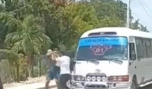 Se entrega cobrador de guagua que agredió a un anciano en Valverde
