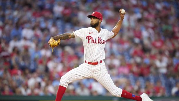 Dominicano Cristopher Sánchez lanza 6 innings y guía a Filis a victoria 7-2 sobre Cardenales