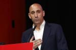 FIFA suspende al presidente de Federación Española por 90 días tras beso a futbolista FIFA suspende al presidente de Federación Española por 90 días tras beso a futbolista