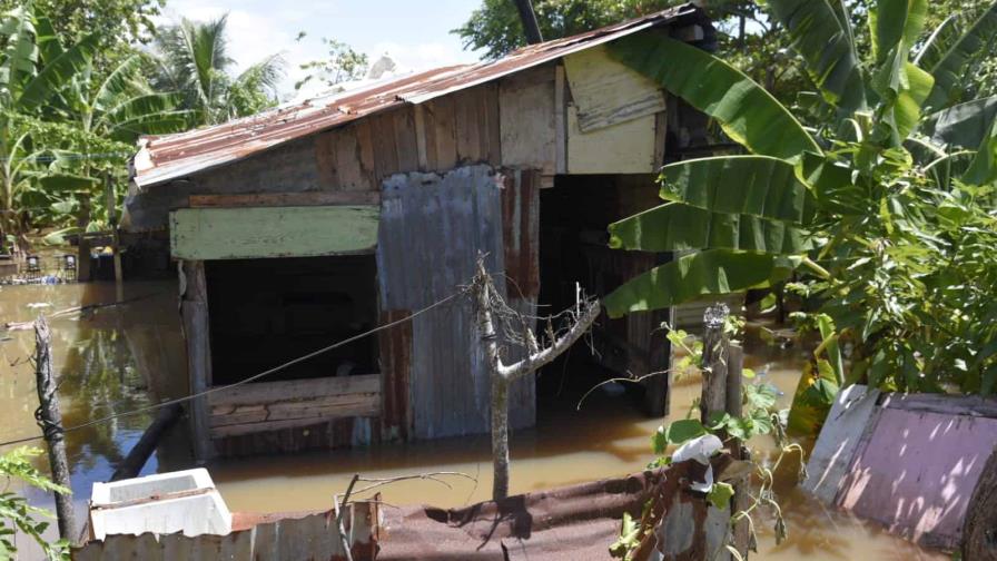 Más de 25 viviendas siguen inundadas en Sabana Perdida por secuelas de la tormenta Franklin