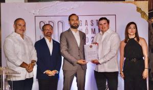 Aderes reconoce a Andrés Marranzini Grullón por sus aportes al sector gastronómico de RD