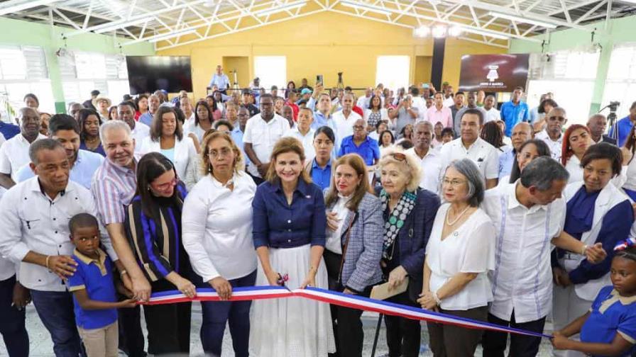 Inauguran centro educativo en La Romana con la presencia de Raquel Peña