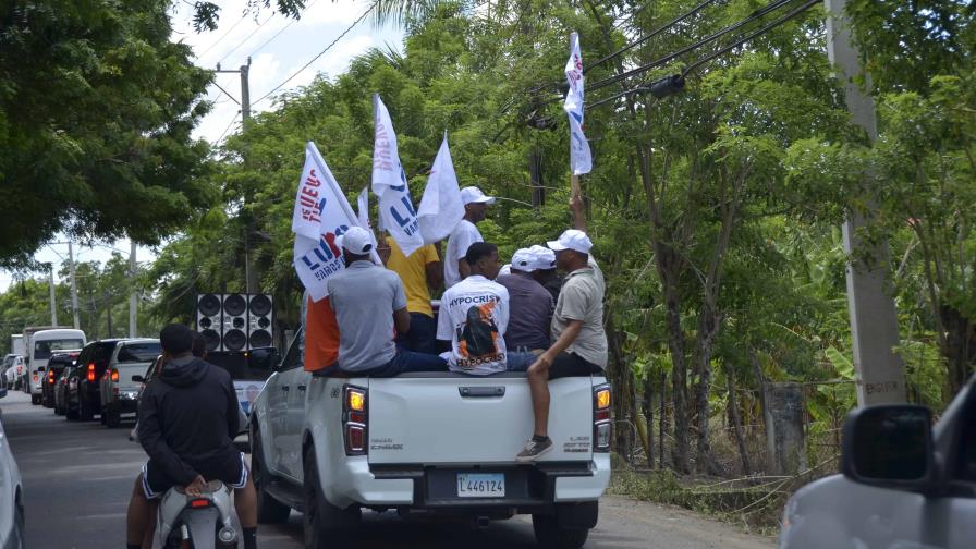 La promoción de la reelección retumba en actos del presidente Abinader