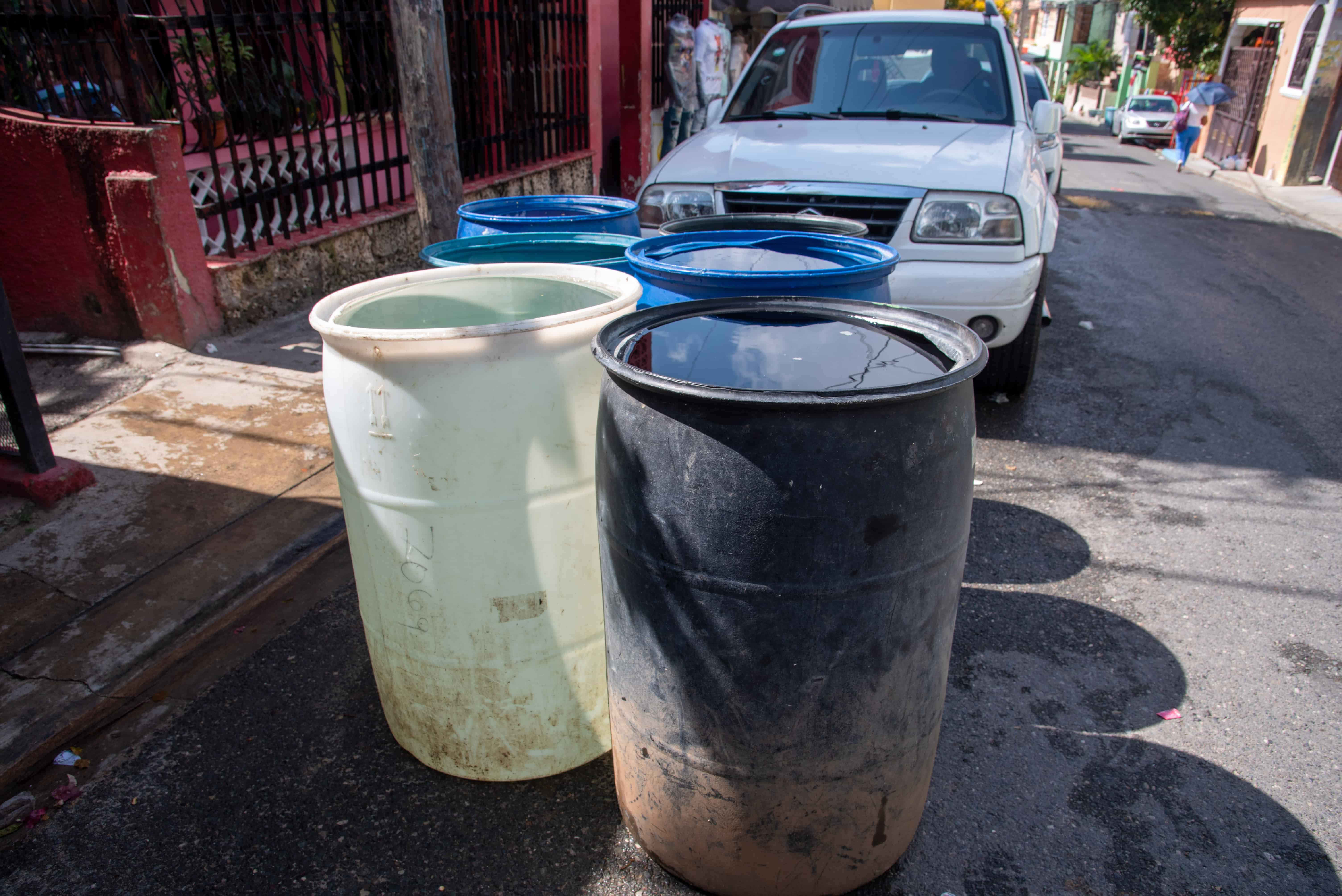 La crisis es en el barrio Enriquillo, kilómetro 8 de la Cayetano germosen en el 7 y 9 no hay escasez, dicen moradores 