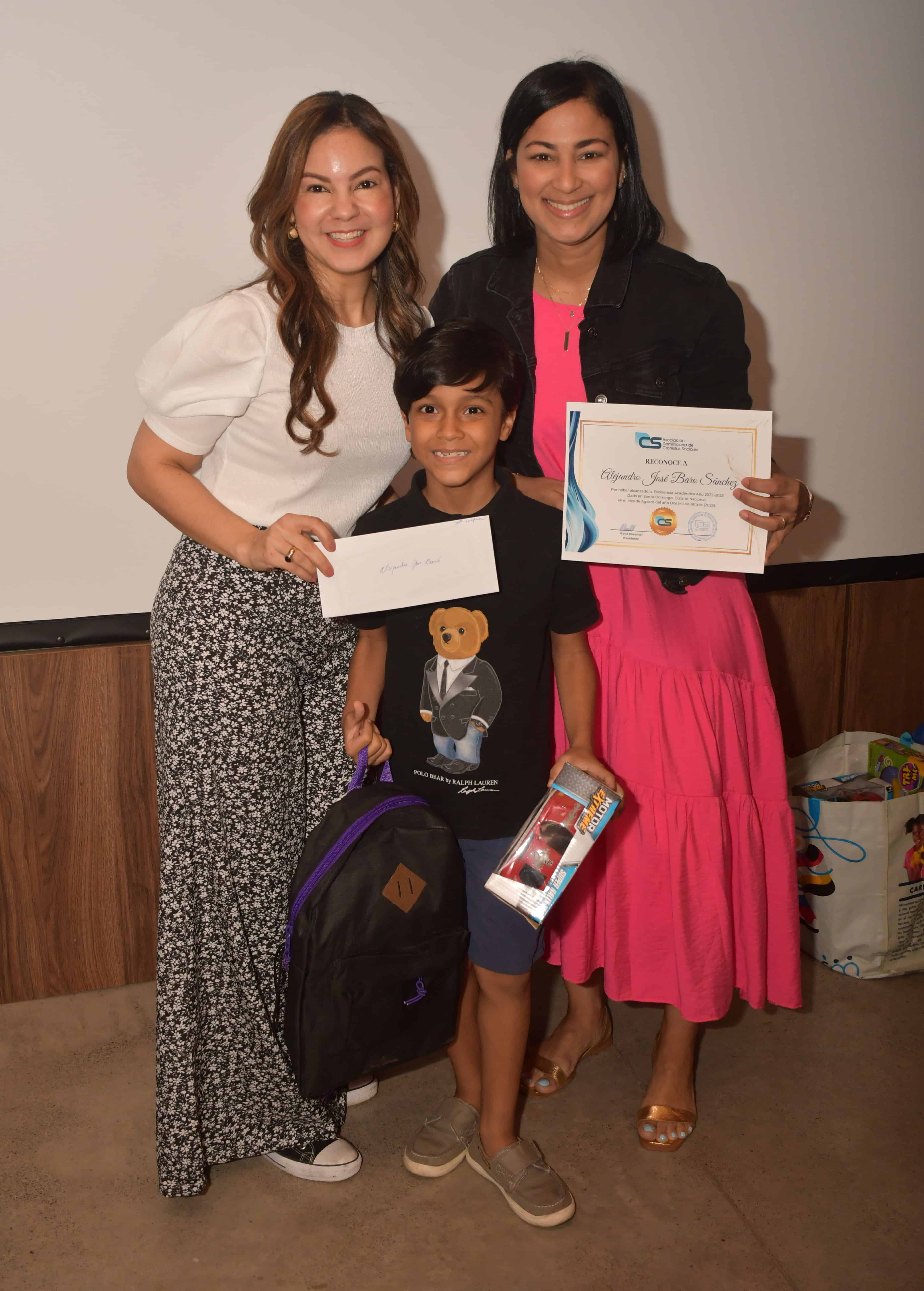 Elizabeth Fondeur, Alejandro José Baró Sánchez y Johanny Polanco.