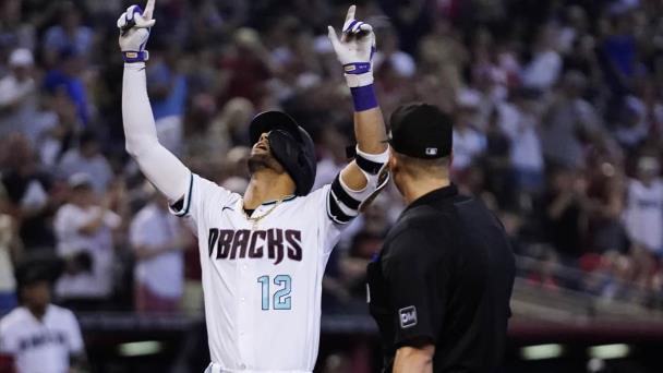 Diamondbacks vencen 5-2 a Rojos con ayuda de fly de sacrificio de Walker