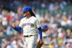 Luis Castillo lanza bien y recibe apoyo de sus dos compatriotas; Seattle gana Luis Castillo lanza bien y recibe apoyo de sus dos compatriotas; Seattle gana