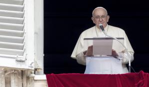 El papa se dice feliz de visitar Mongolia, un pueblo noble y sabio