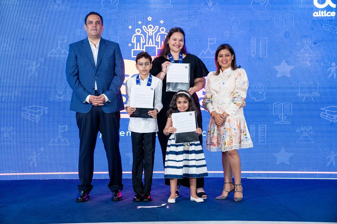 Danilo Ginebra, Elian Hernández, Pamela Baez, Maia González y Melina Silva