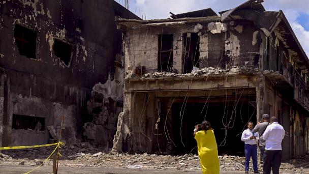 Familiares de víctimas lamentan falta de información sobre la causa de la explosión en San Cristóbal