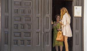 La madre de Rubiales se encierra en una iglesia de Motril y se declara en huelga de hambre