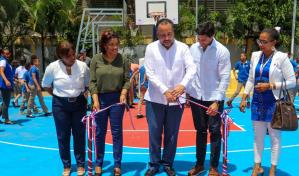 Inefi entrega dos canchas remozadas, utilería deportiva y mochilas en Villa Consuelo y Los Ríos