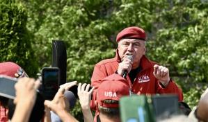 Protesta frente a la mansión del alcalde de Nueva York debido a la crisis migratoria