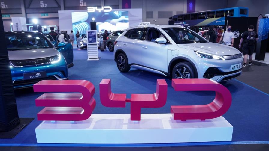 Fabricante chino de autos eléctricos BYD triplica sus beneficios semestrales