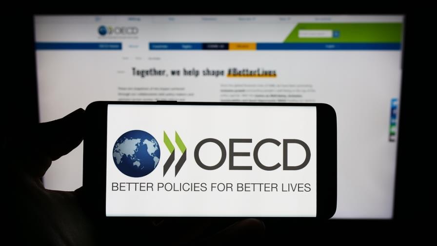 La OCDE considera que se deben mantener elevados los tipos de interés
