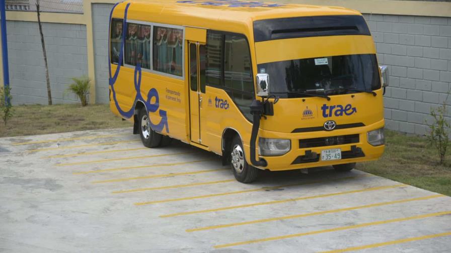 Abinader anuncia transporte escolar para todo Santo Domingo servido por empresas privadas