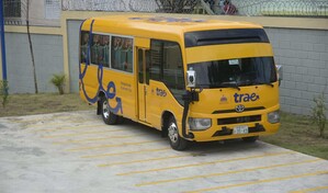 Motoconchistas agreden a chofer del TRAE tras roce con motor que transitaba en v&iacute;a contraria