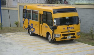 Motoconchistas agreden a chofer del TRAE tras roce con motor que transitaba en v&iacute;a contraria