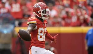 Debido a lesiones de sus receptores, Panthers adquieren a Smith-Marsette de los Chiefs