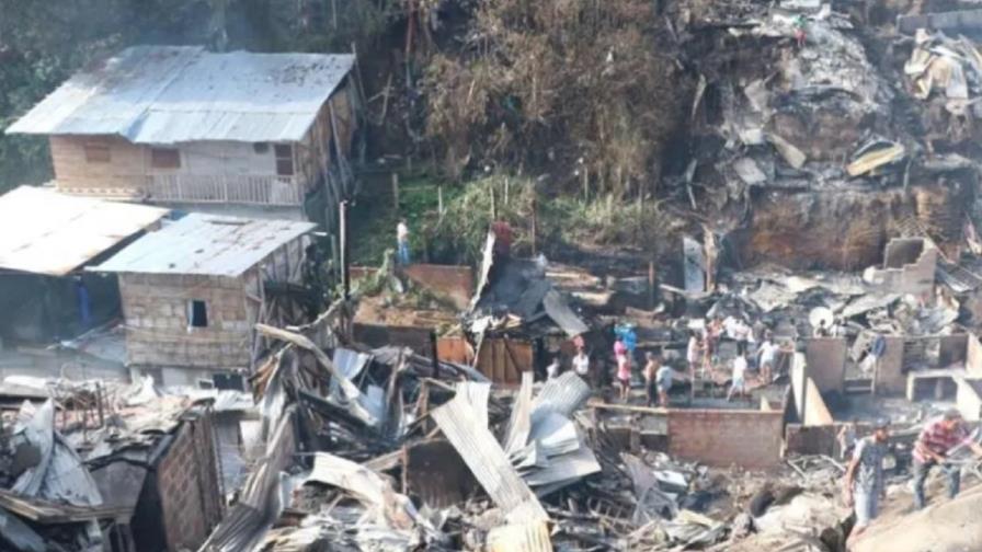 Incendio en oeste de Colombia deja más 250 damnificados y 60 viviendas destruidas