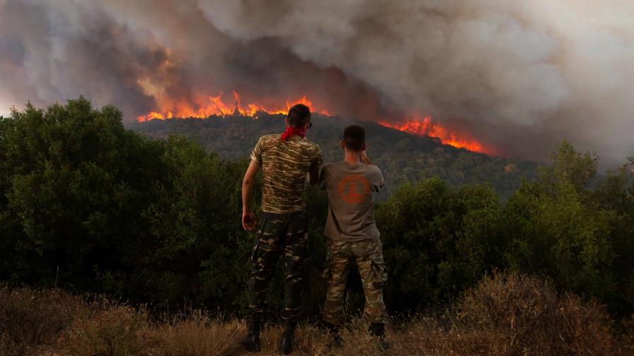 Un gran incendio sigue activo en el noreste de Grecia por 11mo día