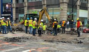 La rotura de una tubería de agua en Nueva York inunda las calles y metro de Times Square