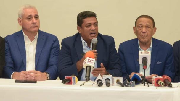 Junior Santos, Fiquito Vásquez y Julio Maríñez renuncian del PRD