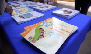 Educación inicia distribución de los libros de texto en escuelas públicas de Santiago