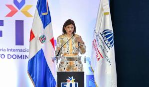 Raquel Peña diserta en la Feria del Libro sobre su vida académica y experiencia de Estado