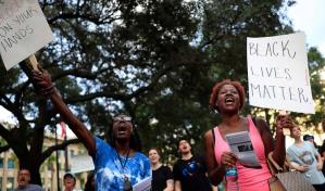 Muestras de dolor en vigilia por los tres afroamericanos asesinados por motivo racial en EEUU