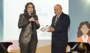 Jacqueline Viteri presenta su libro De la Universidad a la oficina