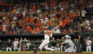 Santander empuja 3 con doble y Orioles doblegan 9-3 a Medias Blancas