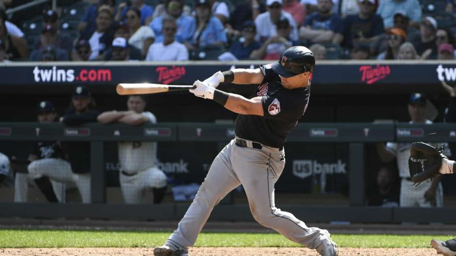 Con jonrón de Calhoun de 3 carreras en la 10ma, Guardianes vencen a Mellizos 5-2