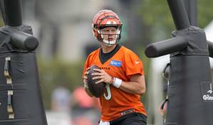 Burrow vuelve a entrenar con Bengals un mes después de lesionarse