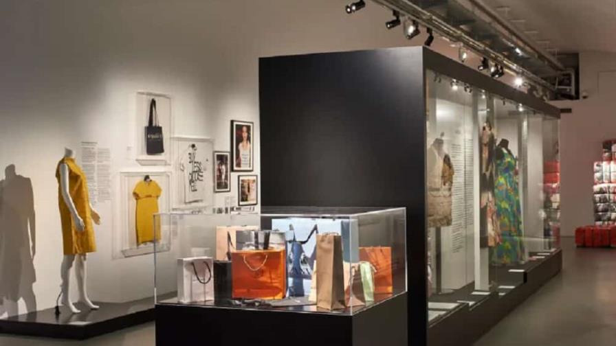 Una exposición critica en Viena el consumismo rápido, barato y efímero de moda
