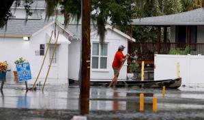 Idalia empieza a entrar en Georgia como huracán de categoría 1 y marejada ciclónica