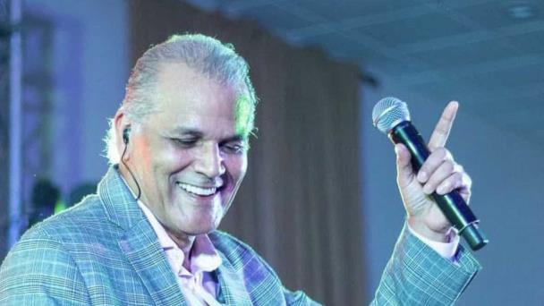 Carlos Alfredo regresa con su concierto en Chao Café