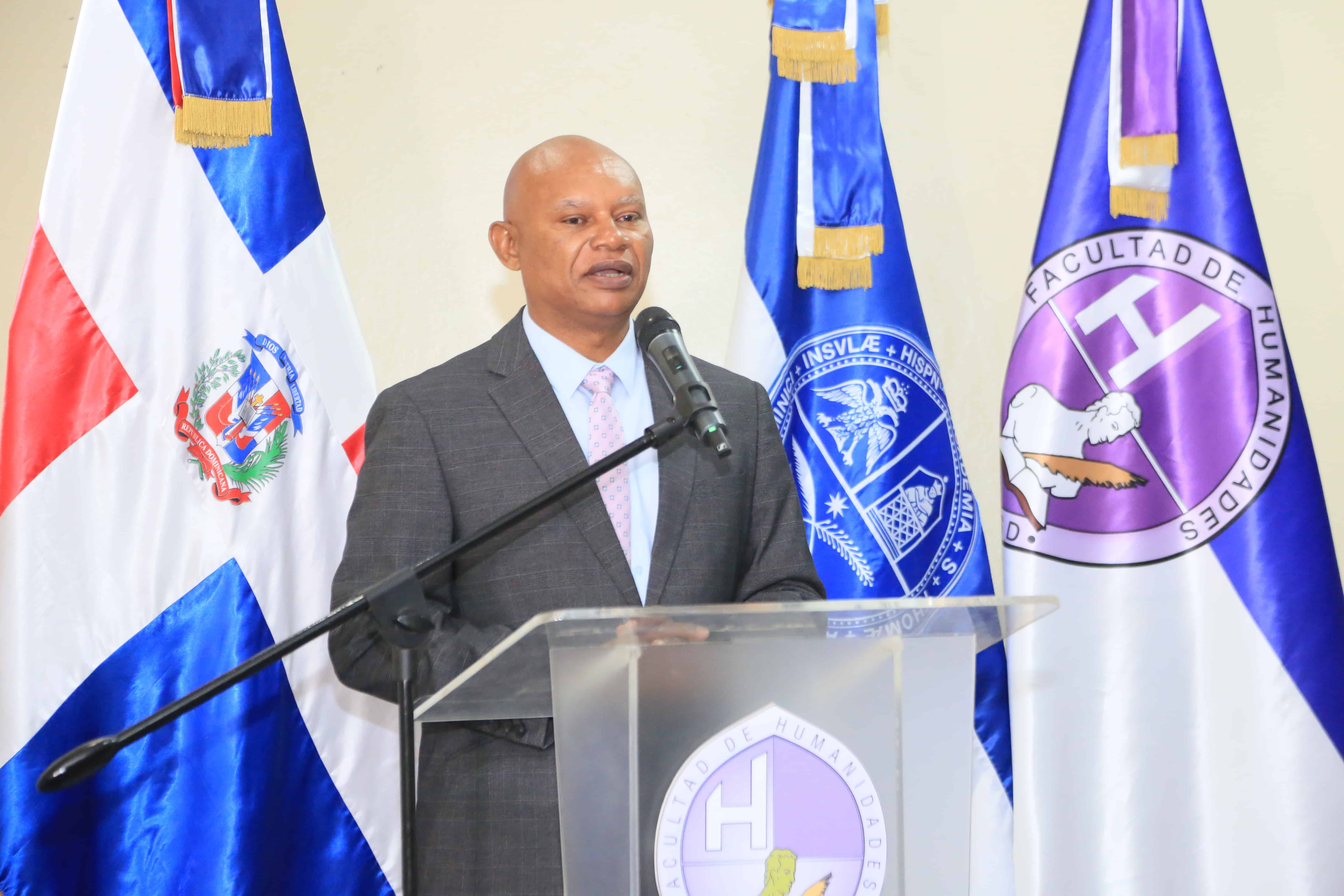 El director de la Escuela de Comunicación, maestro Oscar Peña.<br>