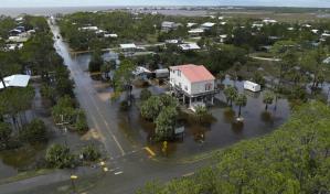 Calles inundadas y cortes de energía: Florida enfrenta las secuelas de Idalia