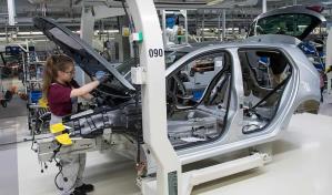 Biden ofrece a las fábricas 15,500 millones de dólares para adaptarse a los autos eléctricos